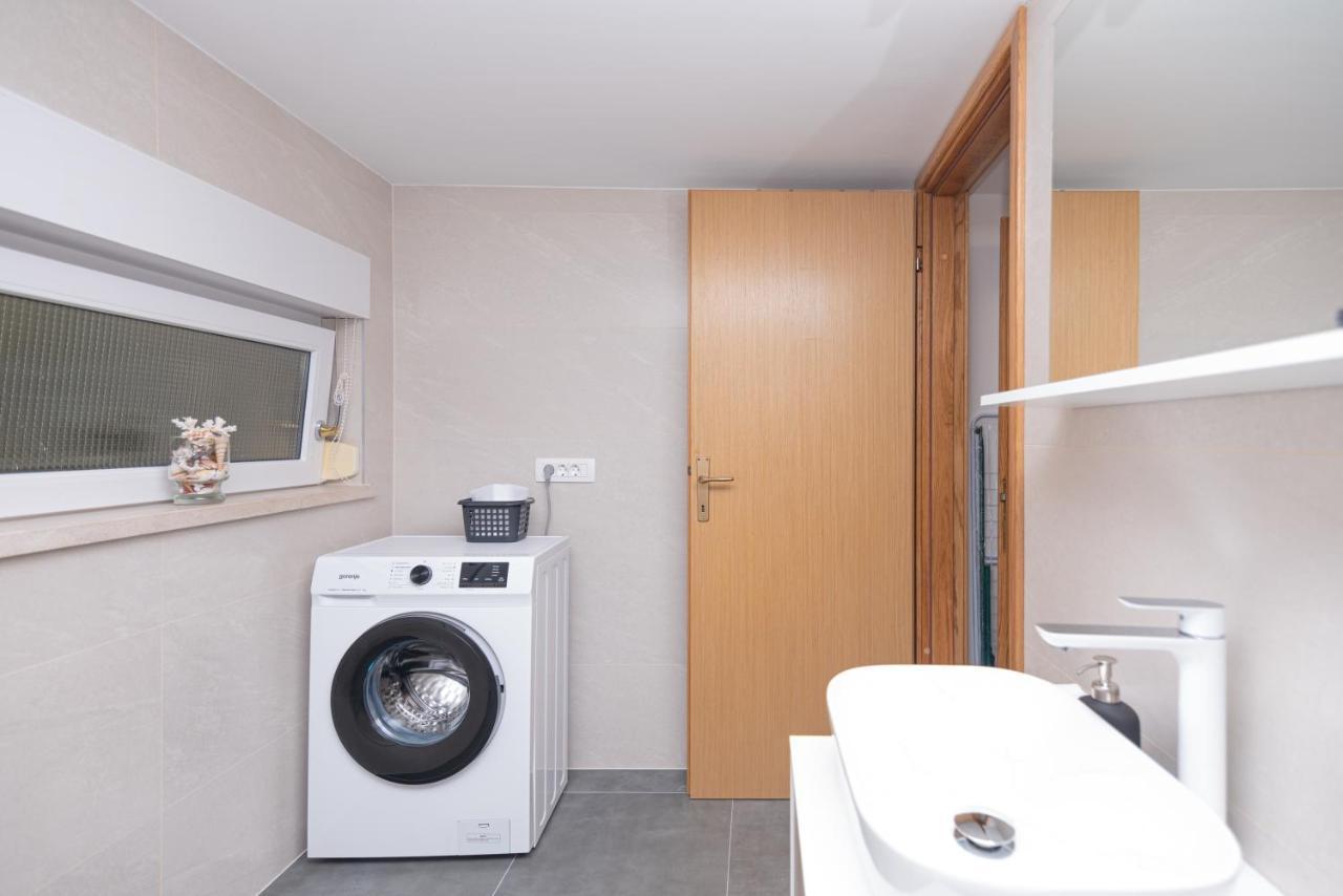 Apartment Emmi Omiš Exteriör bild