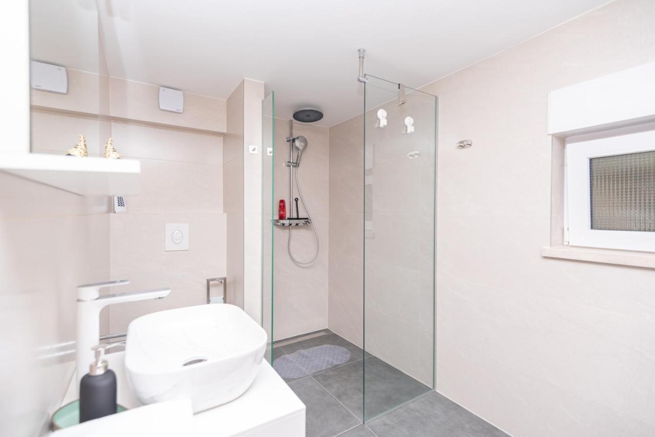 Apartment Emmi Omiš Exteriör bild