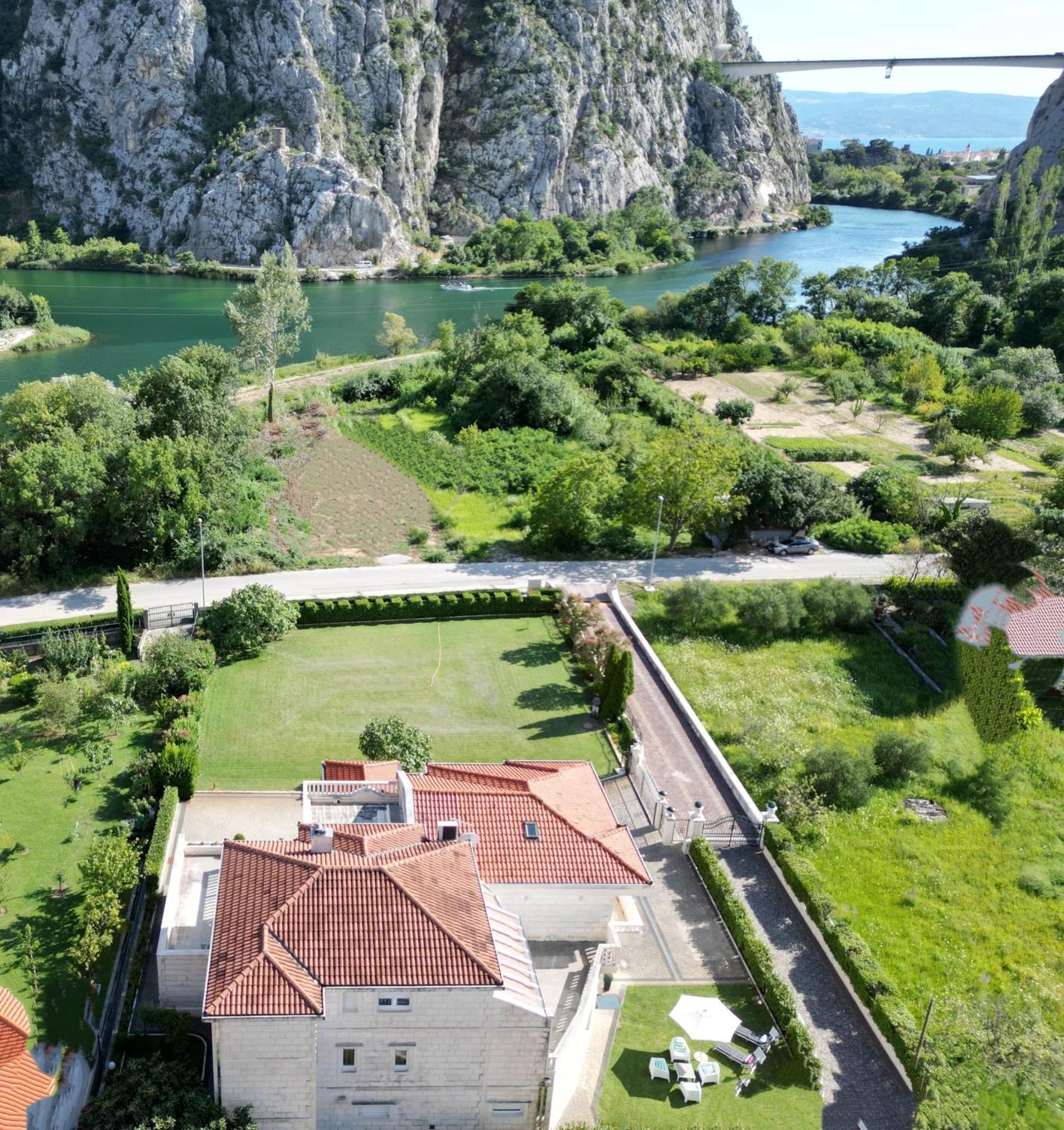 Apartment Emmi Omiš Exteriör bild